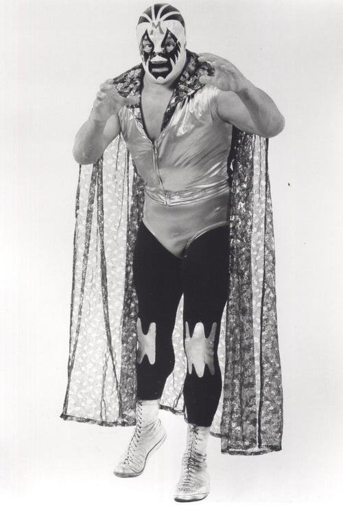 Lucha Libre WWE Wrestling Sensation Mil Mascaras Glossy B & W  8X10 Photo