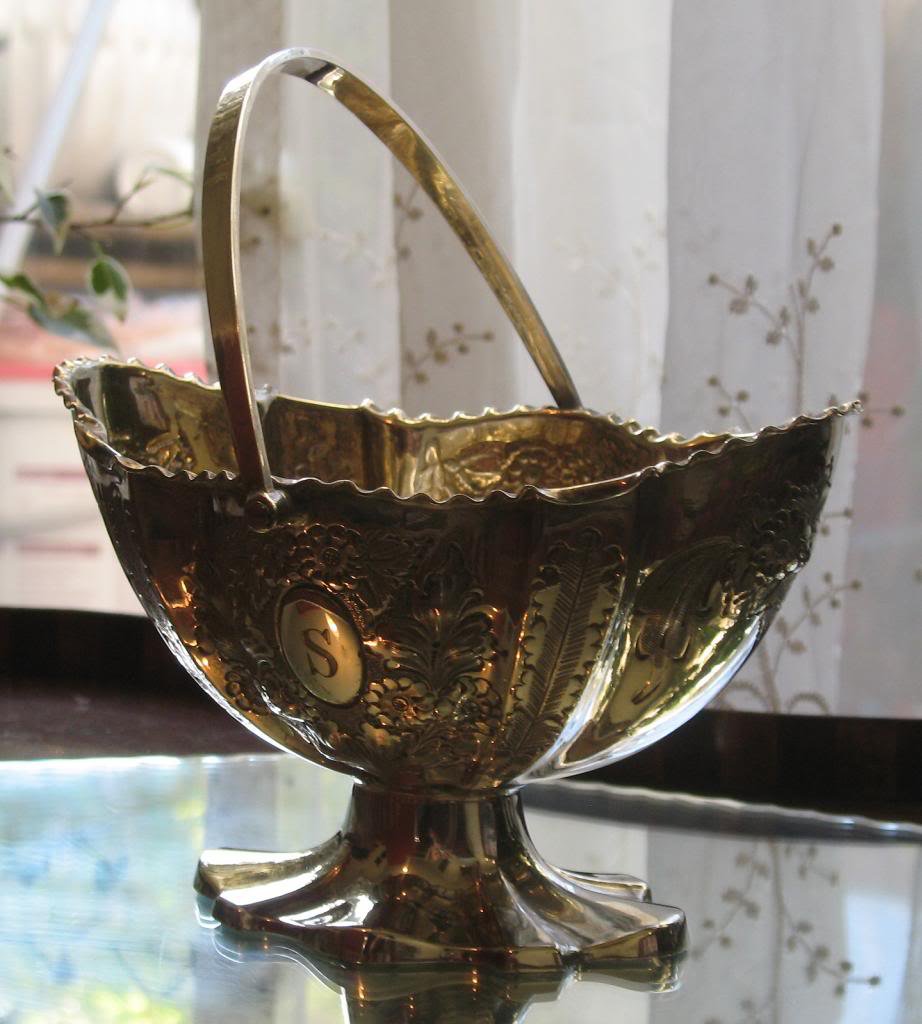 Antique Silver Plate : Good Quality Victorian Basket - gilt interior
