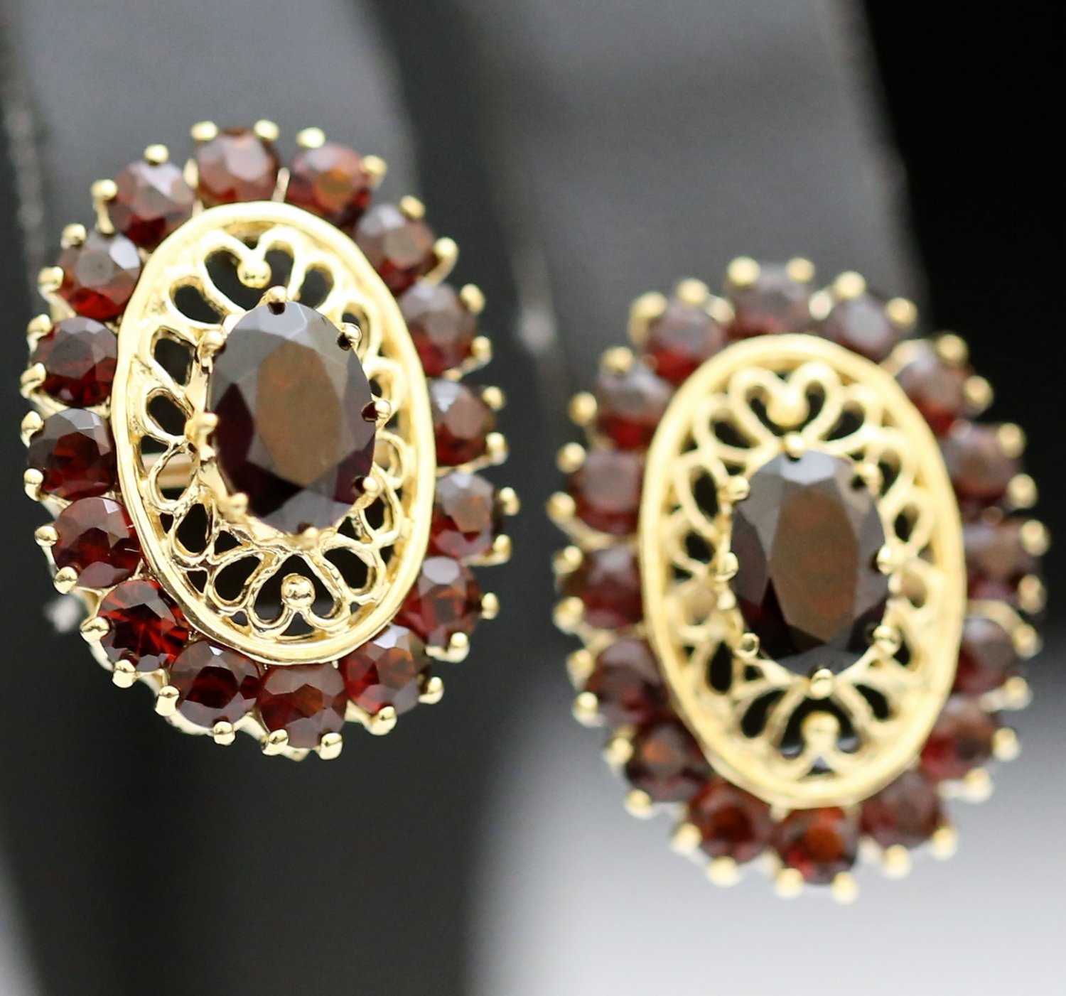 VINTAGE 14K SOLID YELLOW GOLD GARNET ESTATE FILIGREE CLUSTER EARRINGS BEAUTIFUL!