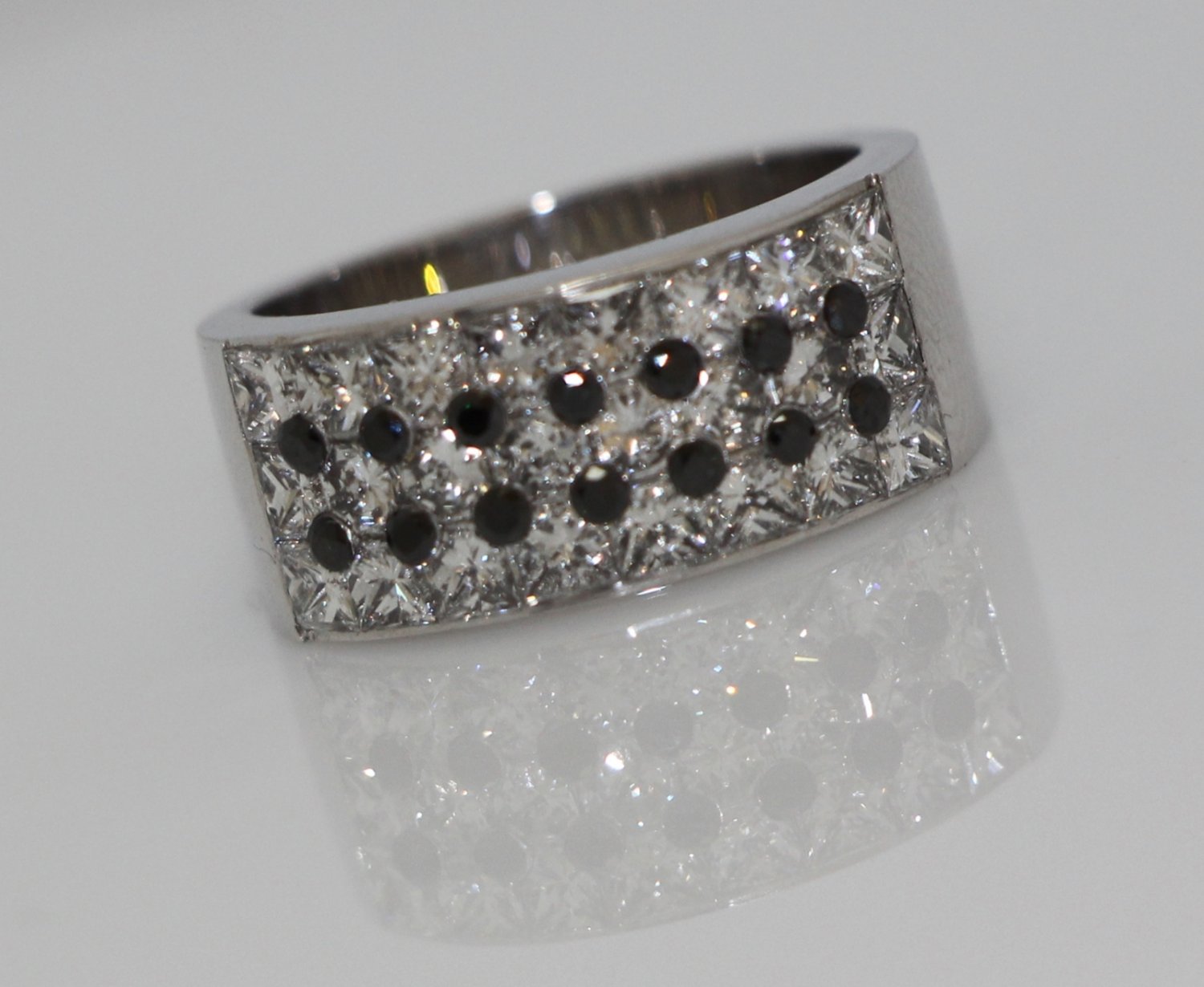 18K WHITE GOLD 2.54CT PRINCESS CUT & BLACK DIAMOND WIDE ANNIVERSARY BAND RING