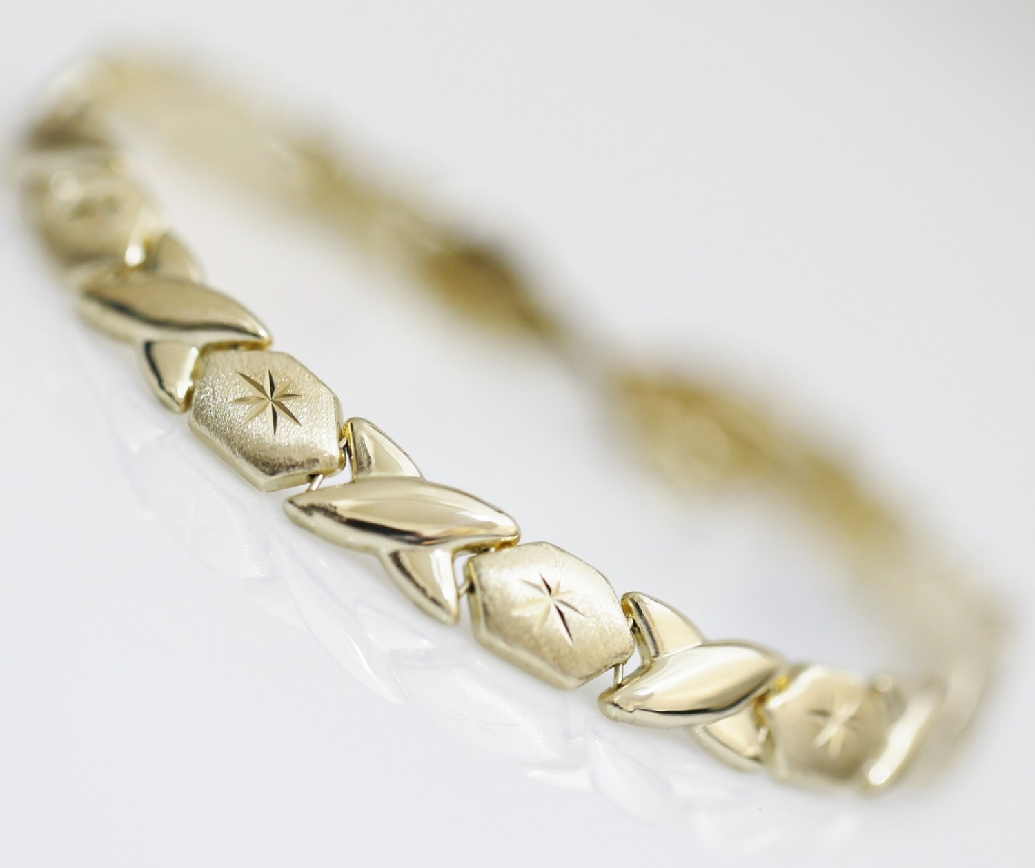 BEAUTIFUL 14K SOLID YELLOW GOLD X LINK TENNIS BRACELET - 8" LENGTH 6.6GRAMS