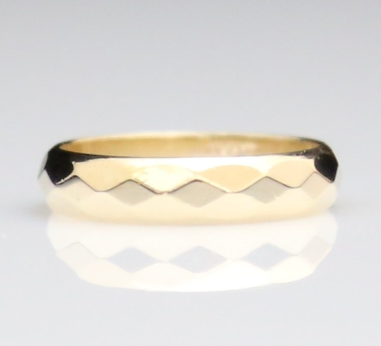 SOLID 14K YELLOW GOLD DIAMOND CUT DESIGN WEDDING BAND RING ~4.7MM ~4.7GR ~SIZE 9