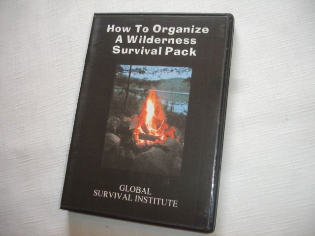 D4  ORGANIZE A SURVIVAL KIT/ BUG OUT BAG - ESSENTIAL LIFE SAVING SURVIVAL ITEMS
