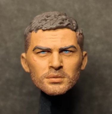 051  TOM HARDY  MAD MAX