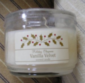 NEW Holiday Elegance Vanilla Velvet Scented Jar Candle 10 oz Candelite