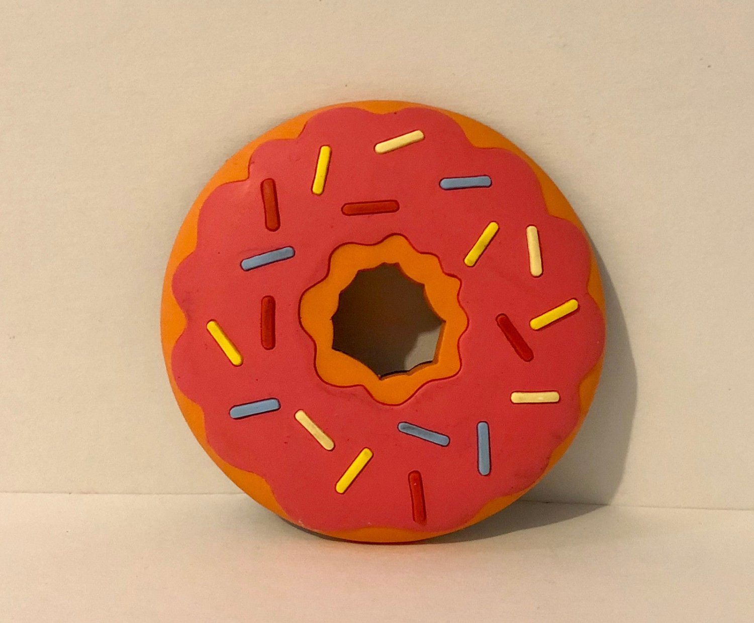 Universal Studios Exclusive The Simpsons Sprinkled Donut Magnet Brand New