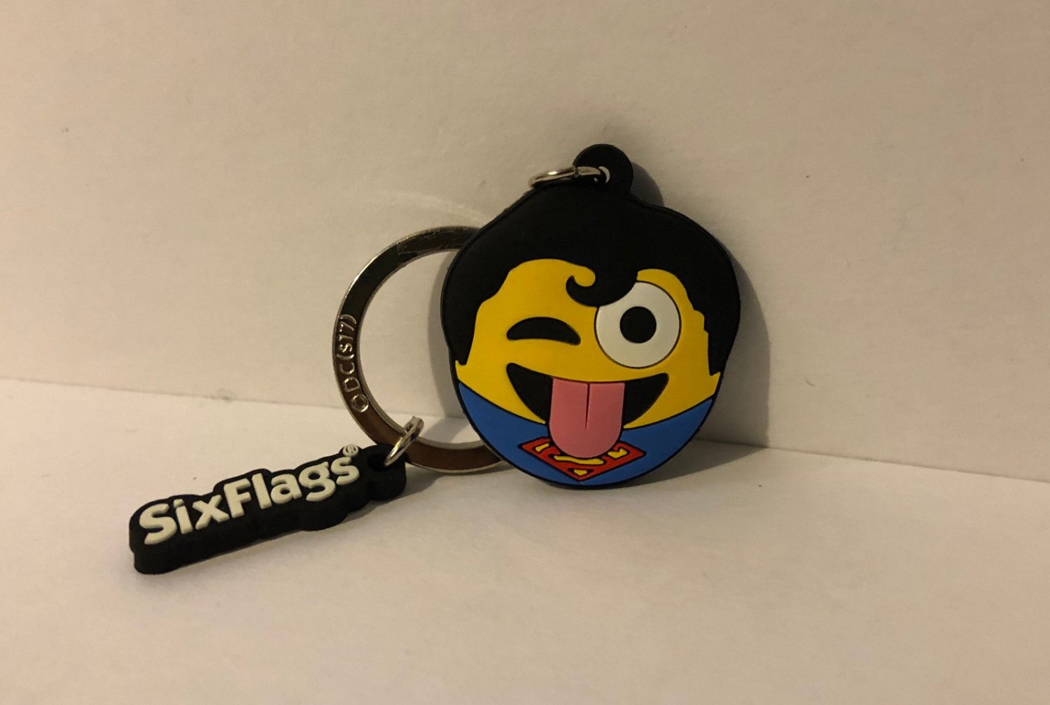 Six Flags Magic Mountain DC Comics Superman Emoji Keychain