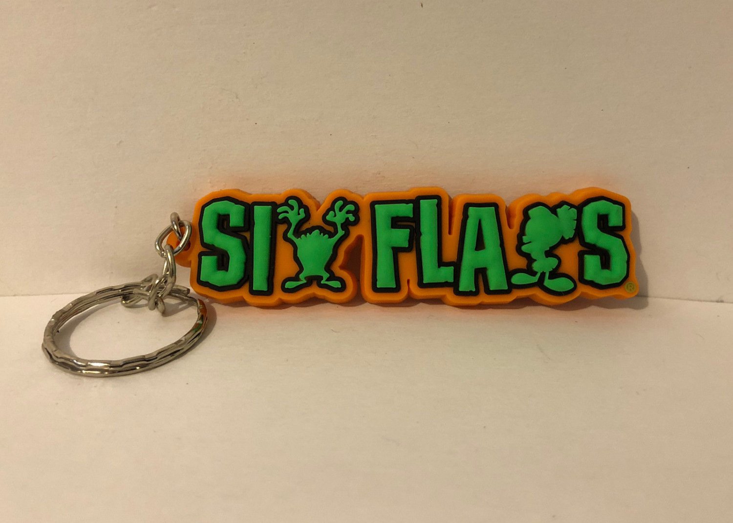 Six Flags Magic Mountain Looney Tunes Orange Rubber Keycahin New