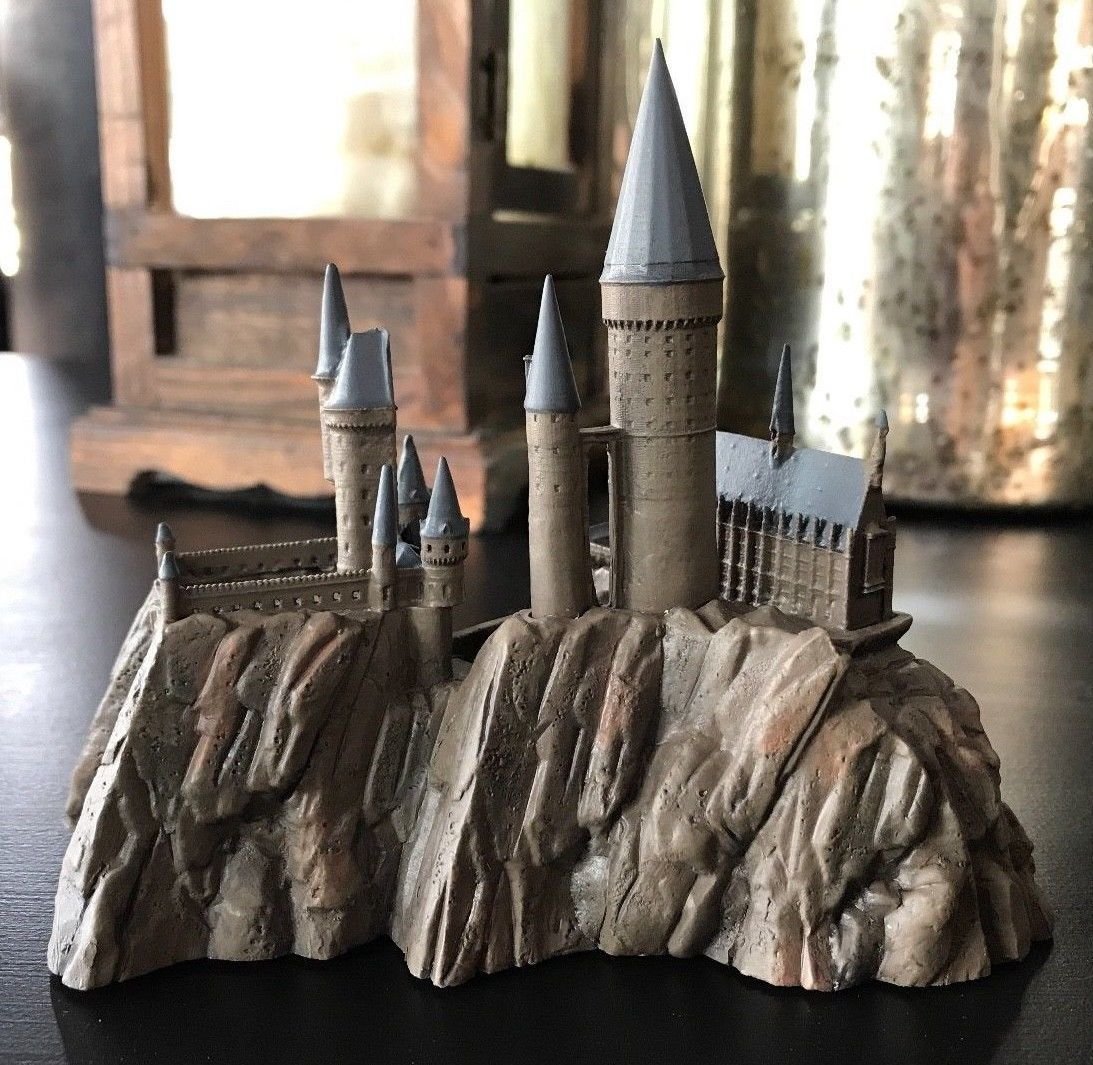 Universal Studios Wizarding World of Harry Potter Hogwarts Castle Resin Figure