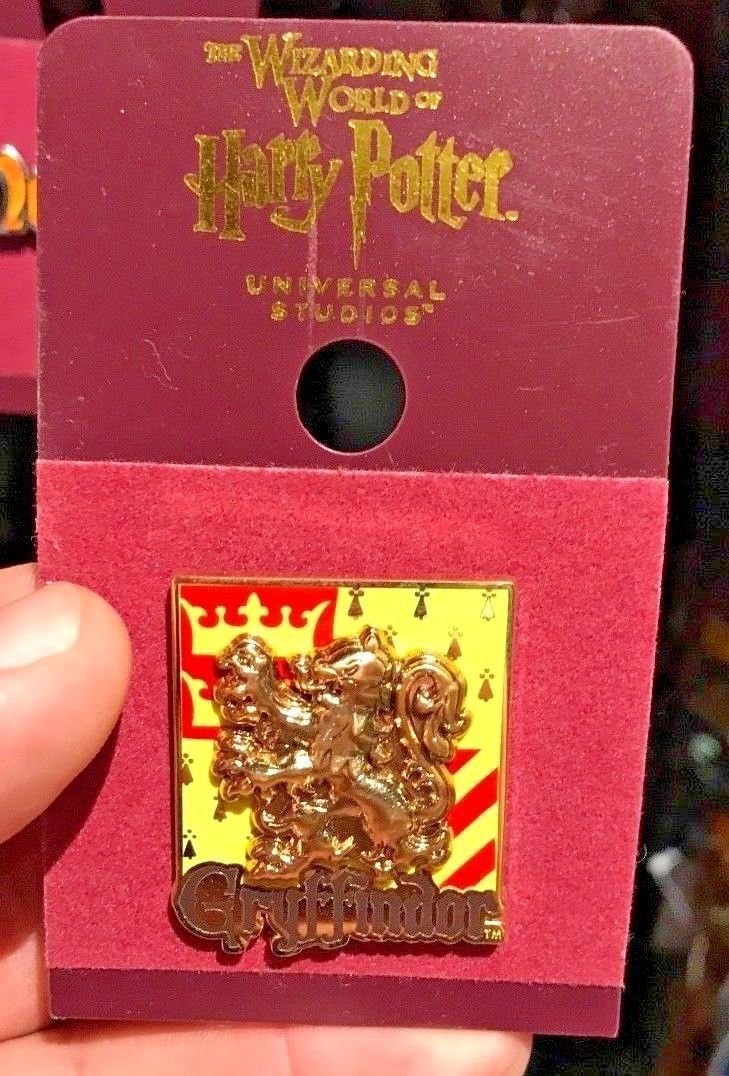 Universal Studios Wizarding World of Harry Potter Gryffindor Metal Trading Pin
