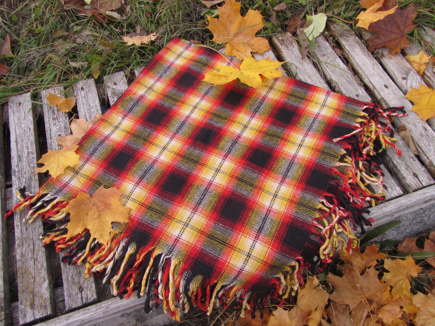 Red and black wool checkered pattern scarf, USSR vintage wool scarf, Warm gift for christmas, Cheche