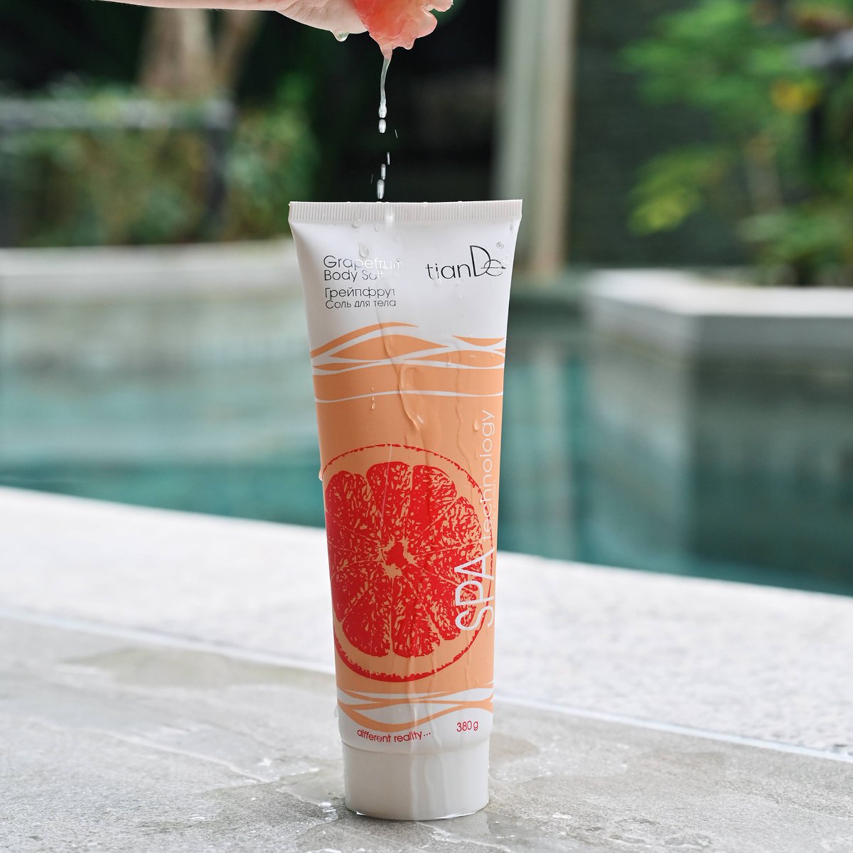 Grapefruit body salt SPA technology The best friends of a beautiful skin Weight: 380 gr tianDe 30222