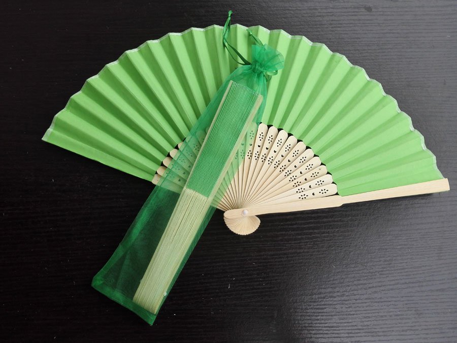 Free Shipping 20Pcs/Lot Plain Green Paper Hand Fans for Wedding 21cm with Organza Gift Bag