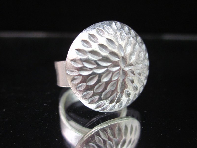 Fashion Silver Ring Hill Tribe Pinched Dome BOHO Anello G&Atilde;&frac14;m&Atilde;&frac14;&Aring;� y&Atilde;&frac14;z&Atilde;&frac14;kler &Oslash;&reg;&Ugrave;�&Oslash;&sect;&Oslash;&ordf;&Ugrave;� R48
