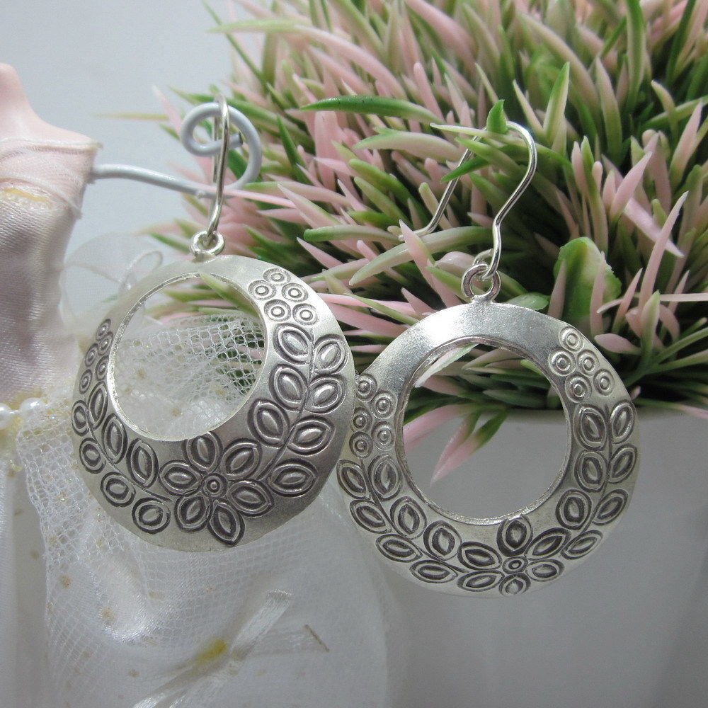 Thai Hill Tribe Earrings Pure Fine Silver Ethnic Round Olive Winner Theme  R535