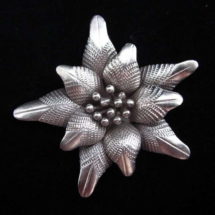 Pure Fine Silver Pendants Hill tribe Lily Flower Floral Artisan Hand craft Jewel