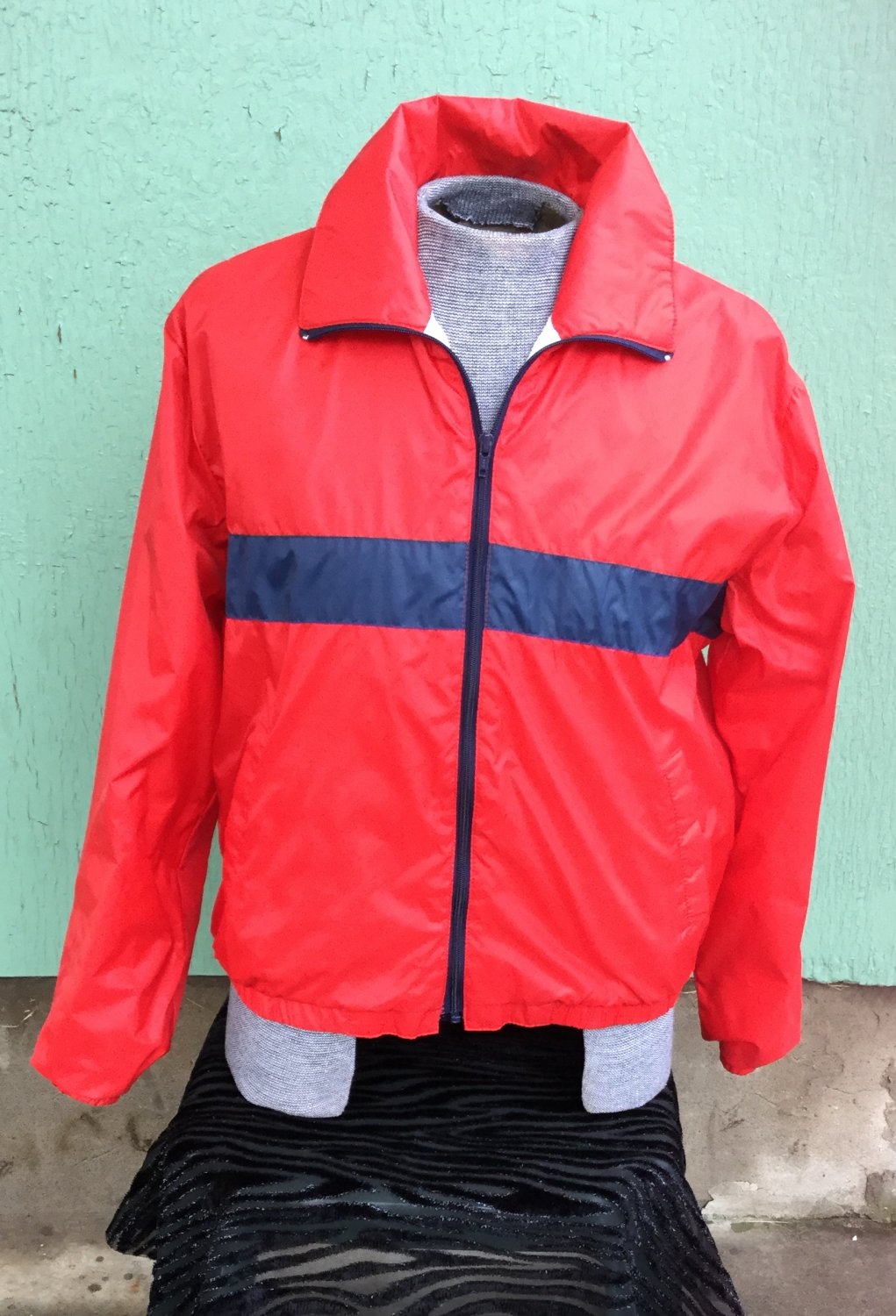 Vintage 70s Men's Red Sporty Blue Stripe Nylon Windbreaker Jacket Sz L