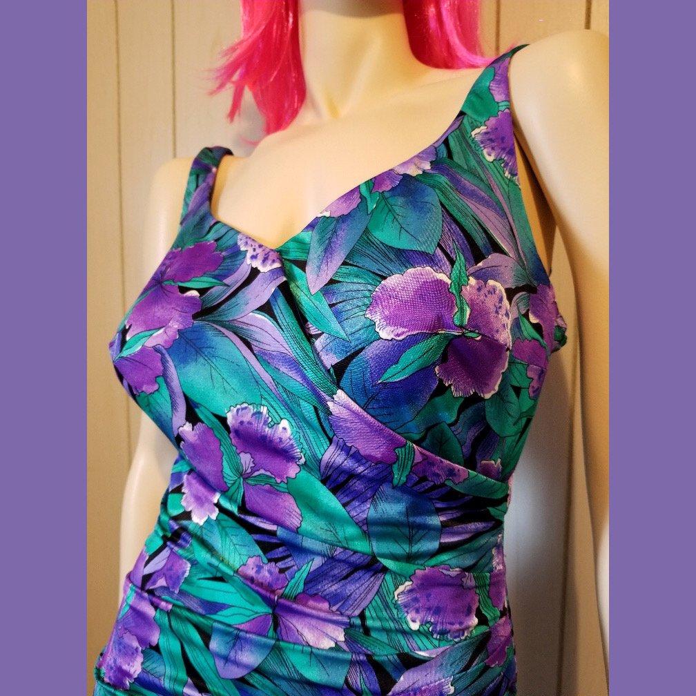 Vintage 70s Beach Bombshell Roxanne Pin Up One Piece Purple Floral Swimsuit Bathing Suit 1638d 0657