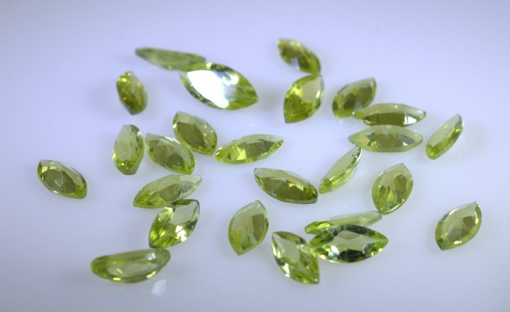 peridote loose Stone 1 Pieces 4 x 8 mm Marquise Green faceted Gemstone