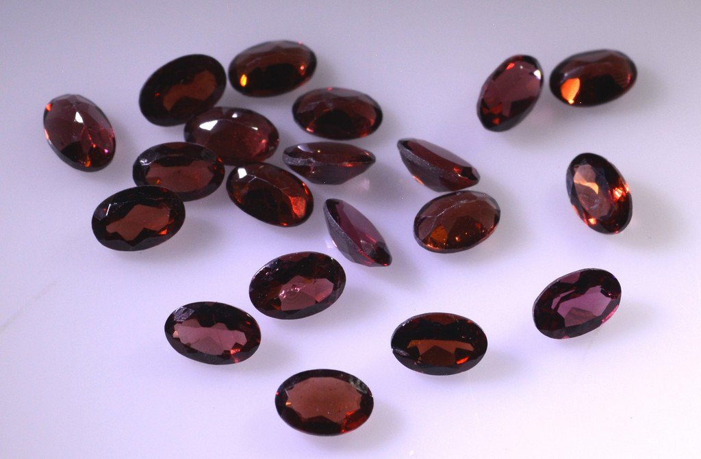 Garnet loose Stone 1 Pieces 4 x 6 mm Oval Red faceted Gemstone