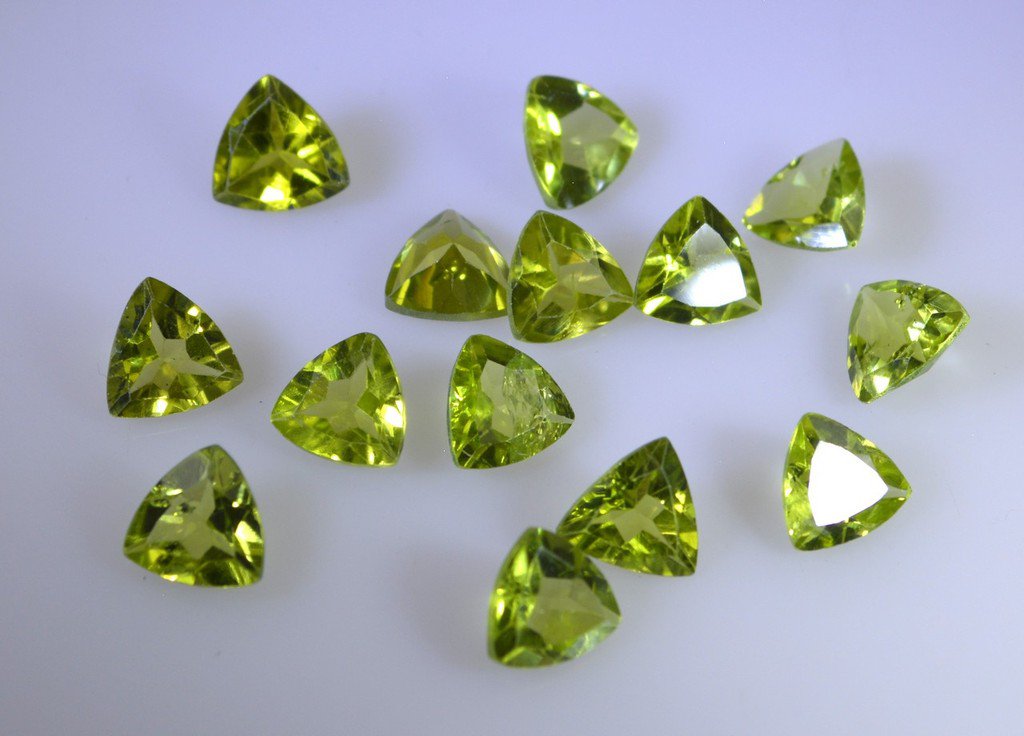 peridote loose Stone 1 Pieces 4 x 4 mm Trillion Green faceted Gemstone