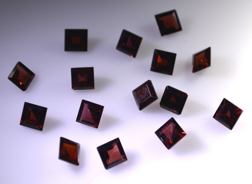 Garnet loose Stone 1 Pieces 6 x 6 mm Princess Red faceted Gemstone