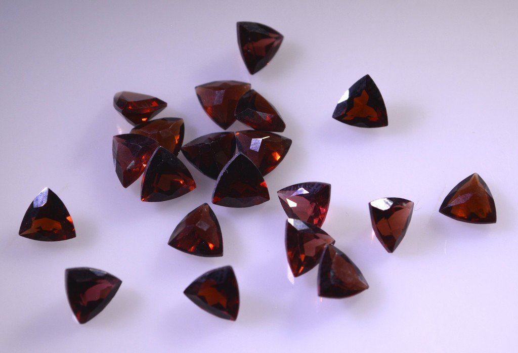 Garnet loose Stone 1 Pieces 5 x 5 mm Trillion Red faceted Gemstone