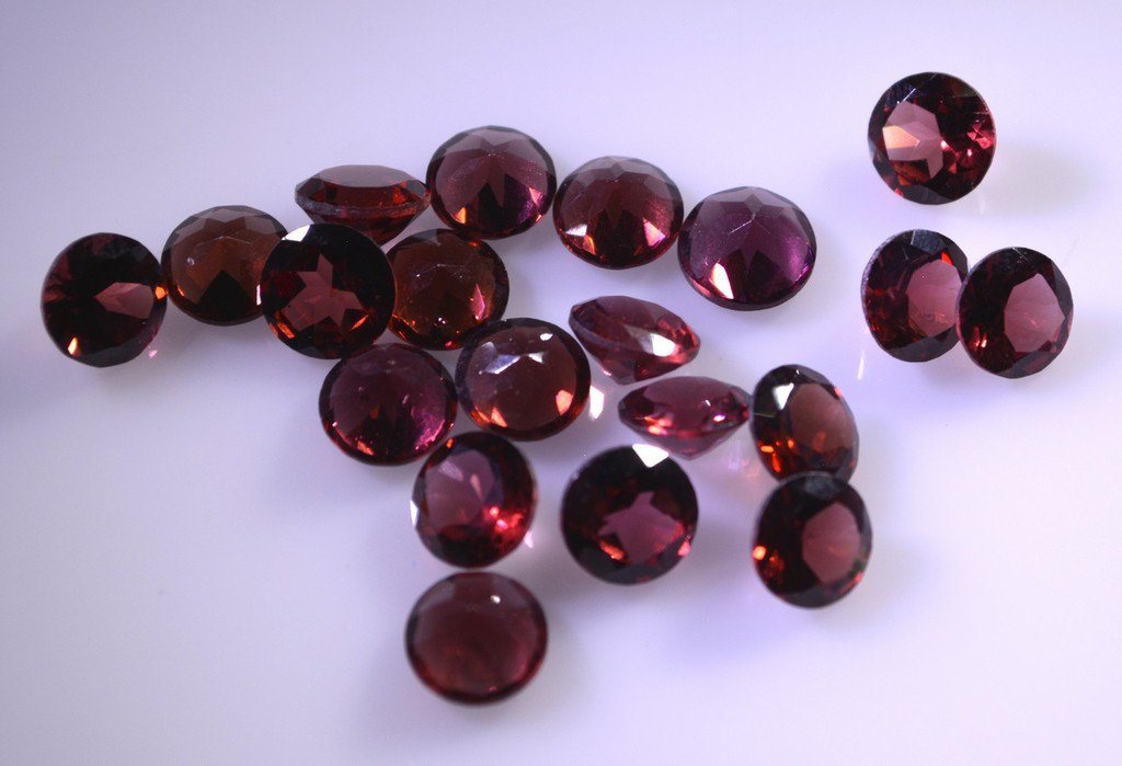 loose Stone 1 Pieces 5 x 5 mm Round Red faceted Gemstone