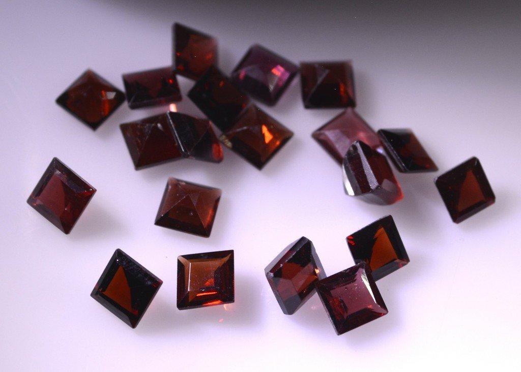 Garnet loose Stone 1 Pieces 5 x 5 mm Princess Red faceted Gemstone