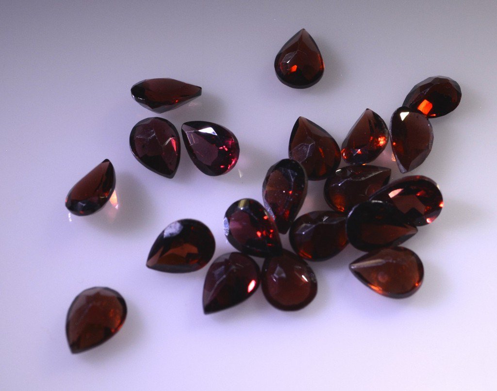 Garnet loose Stone 1 Pieces 5 x 7 mm Pear Red faceted Gemstone