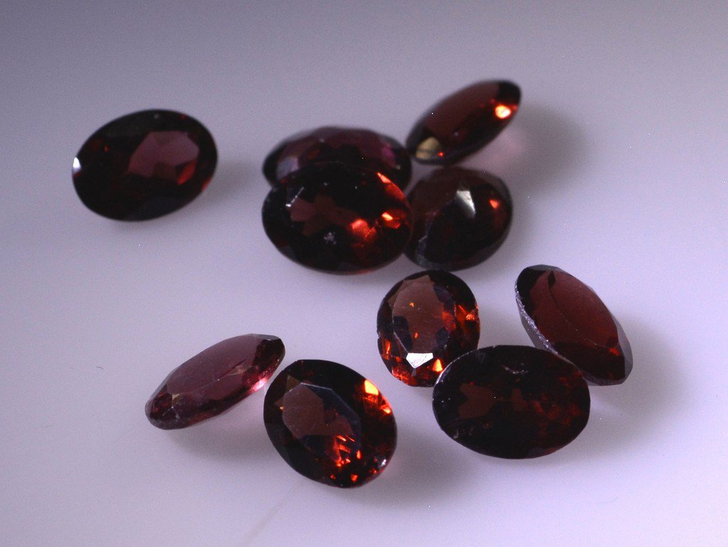 loose Stone 1 Pieces 5 x 7 mm Oval Red faceted Gemstone