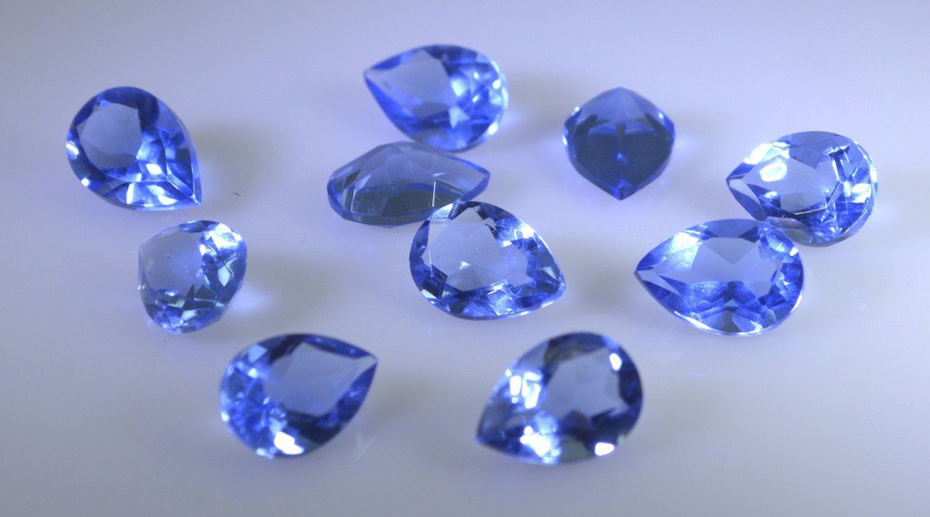 synthetic cubic zirconia Blue shappire cz loose gemstones 1 Pieces 7 x 10 mm Pea