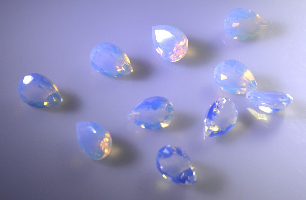 synthetic cubic zirconia Fire opal cz loose Stone 1 Pieces 7 x 10 mm Pear White