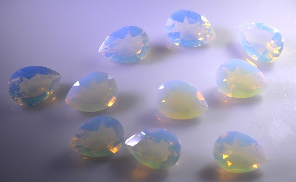 synthetic cubic zirconia Fire opal cz loose Stone 1 Pieces 10 x 14 mm Pear Whit