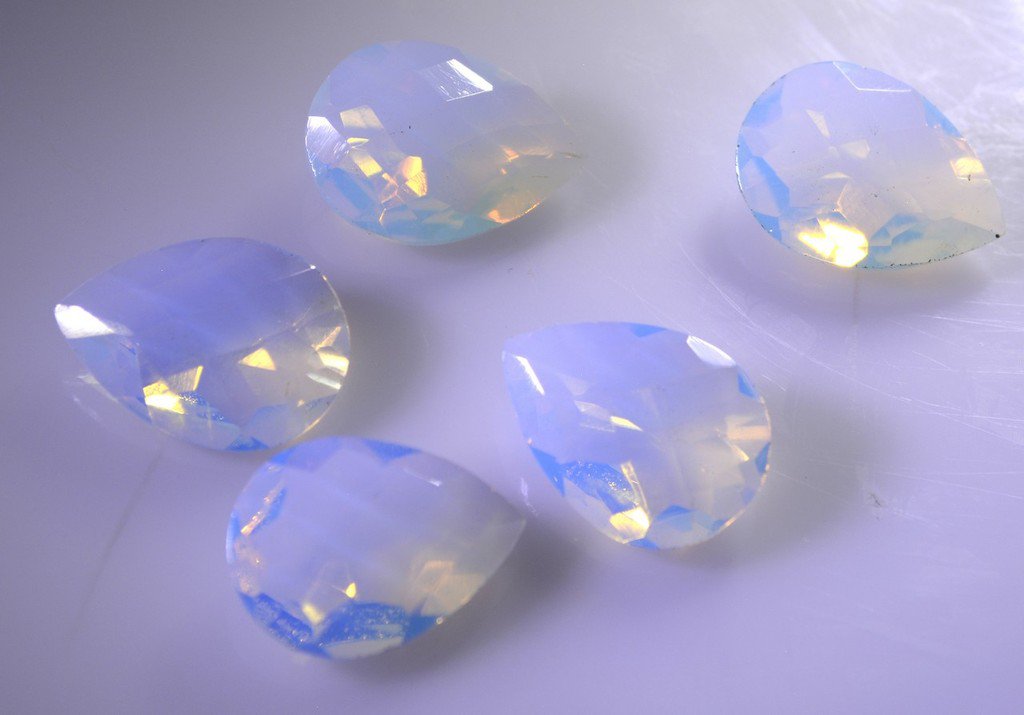 synthetic cubic zirconia Fire opal cz loose Stone 1 Pieces 10 x 14 mm Pear White