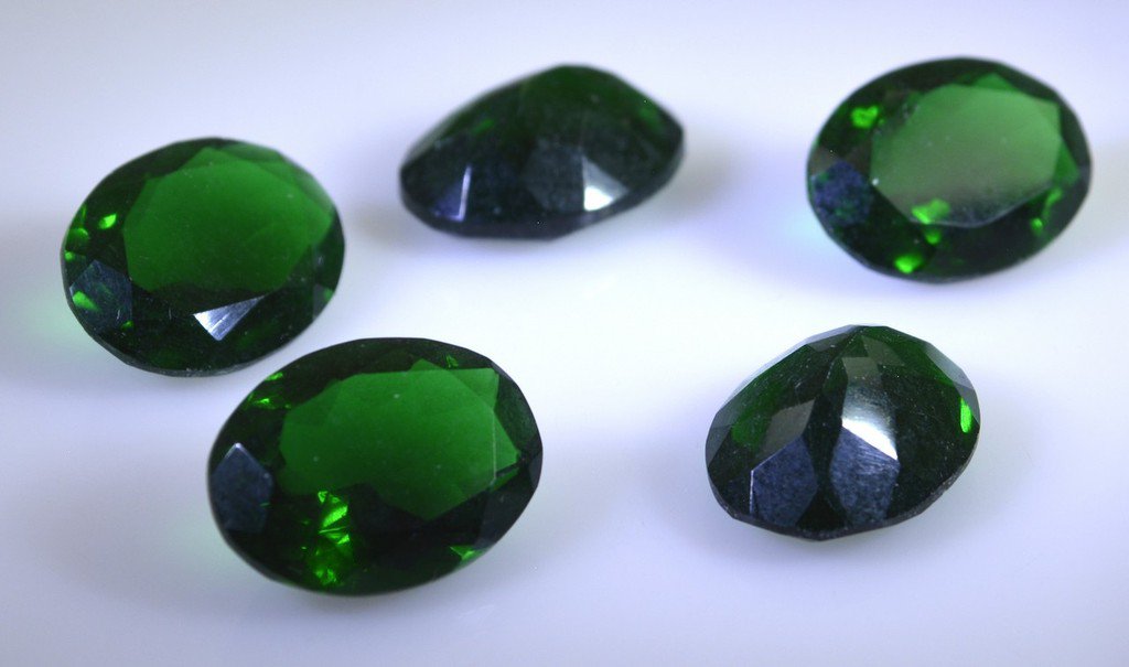 synthetic cubic zirconia Emerald cz loose Stone 1 Pieces 12 x 16 mm Oval Green f