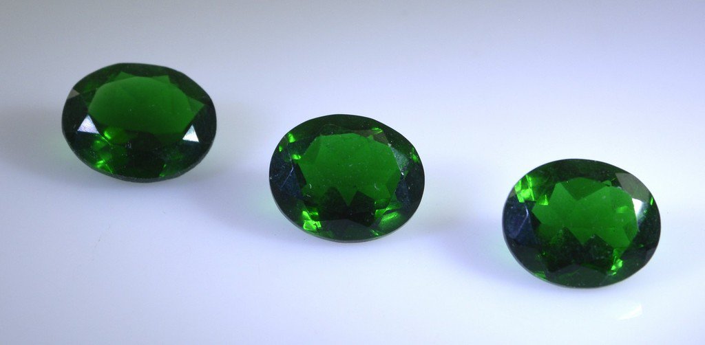 synthetic cubic zirconia Emerald cz loose Stone 1 Pieces 10 x 12 mm Oval Green f