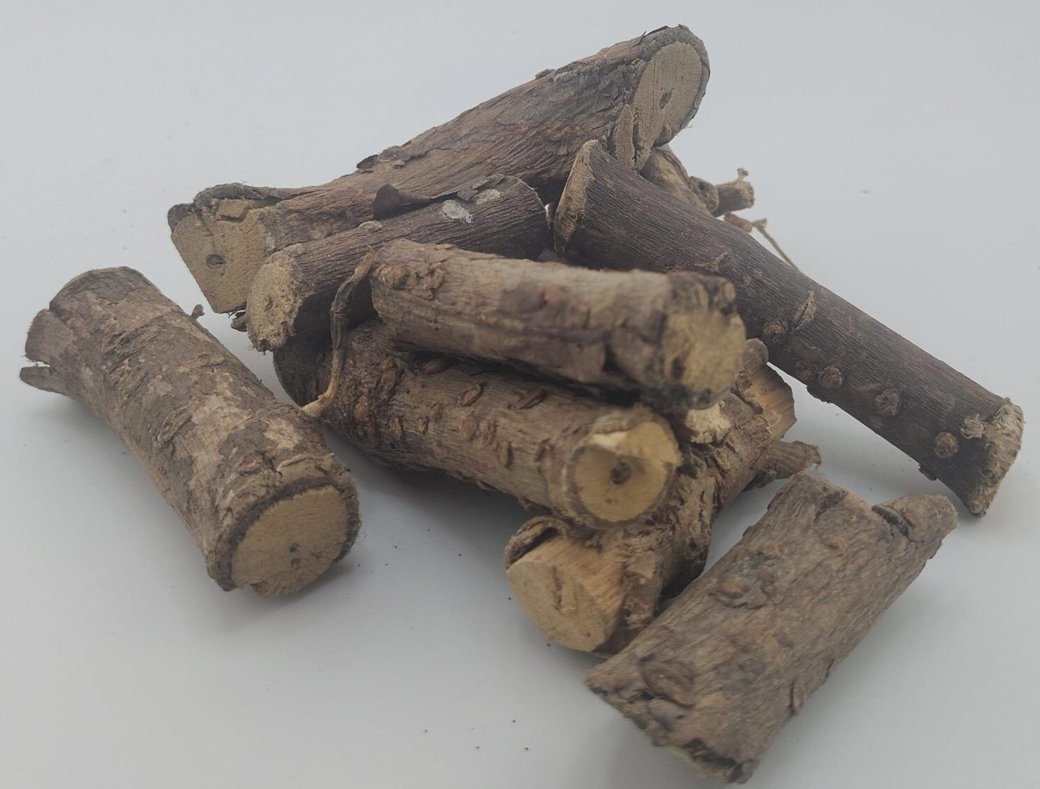 1 oz. Sugandi Root (Hemidesmus indicus) Sariva Wildharvested (India)