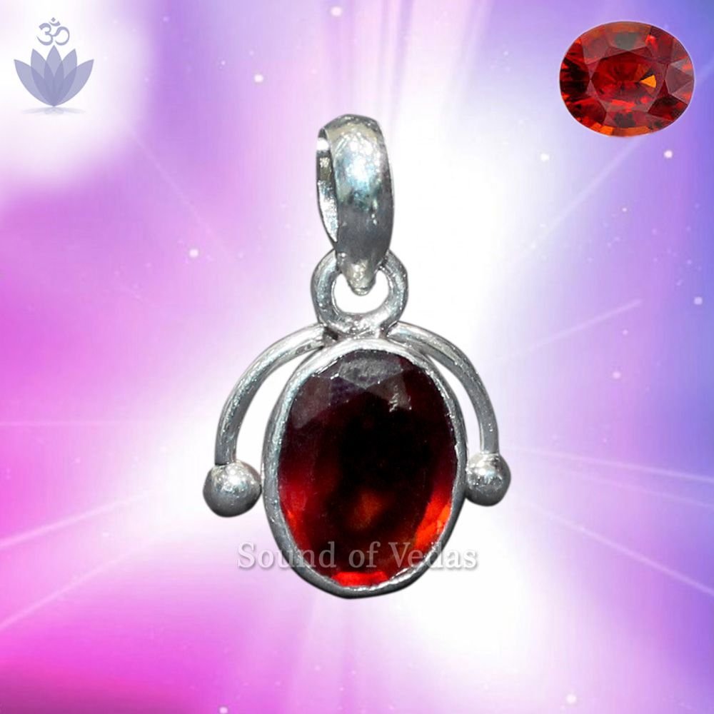 Gomedh Locket in Silver