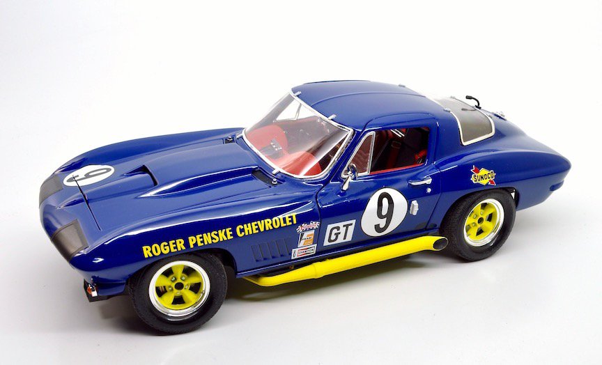 Exoto - Motorbox MTB00073 Corvette Sting Ray #9 Penske 1st in cl Sebring 1966