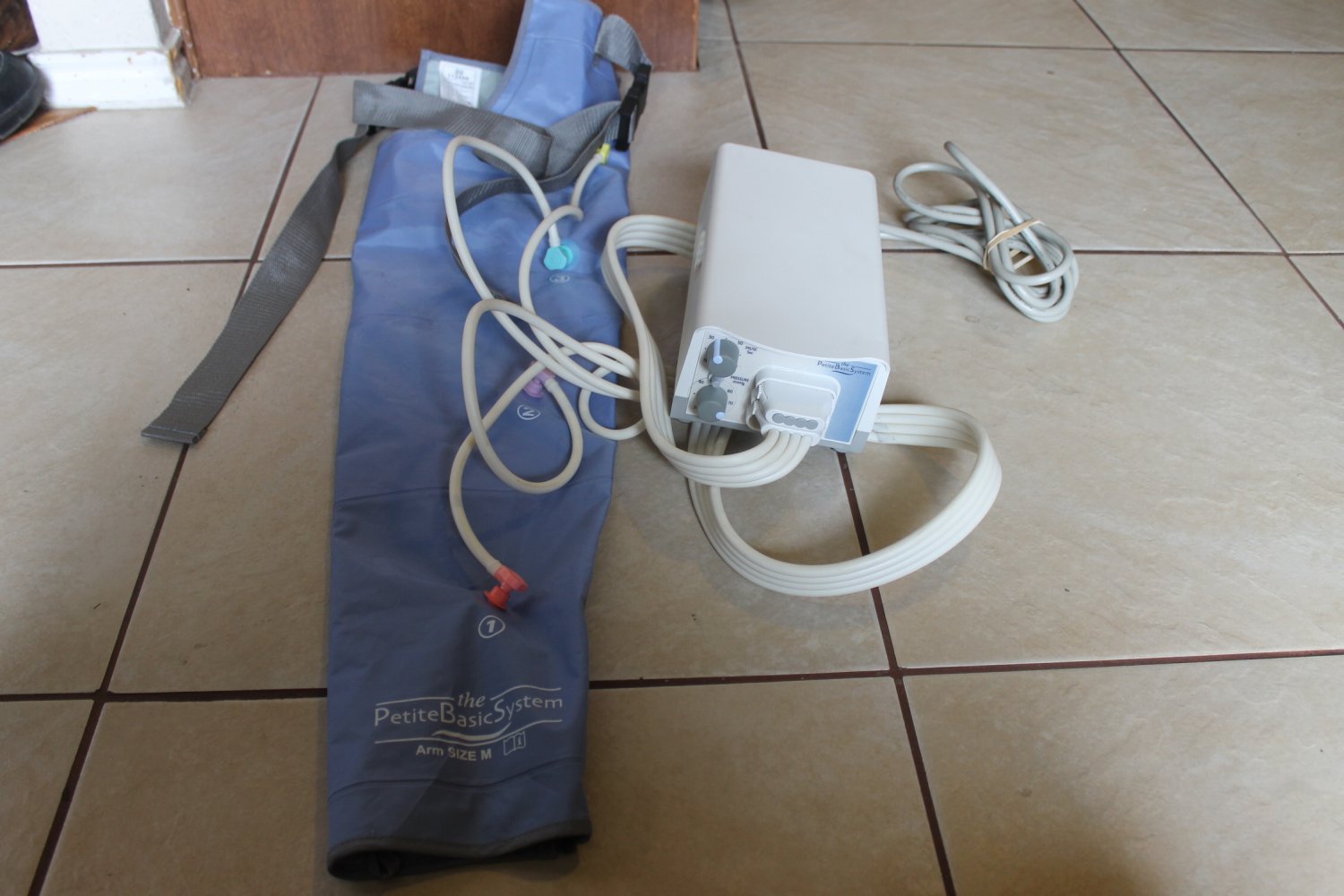 Petite Basic System 701A Compression Therapy Device Pump W medium arm