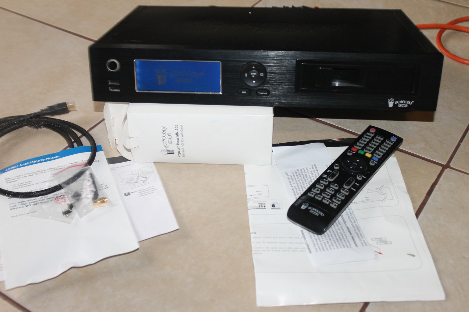 Popcorn Hour C200 Digital Media Streamer With HDMI Cable And Remote