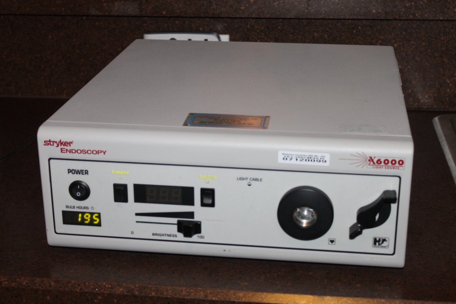 Stryker Model X6000 Xenon Light Source powers on clean 12/18