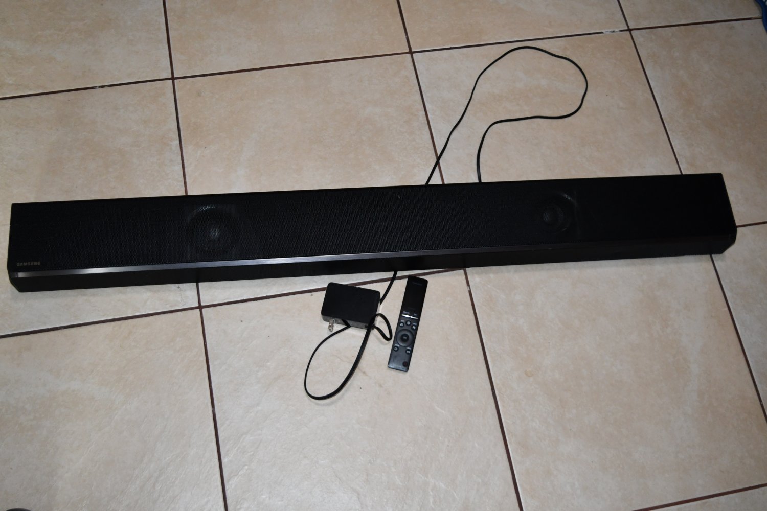 Samsung HW-K950/ZA 5.1.4 Channel Soundbar ONLY Powers on will not pair as is 516