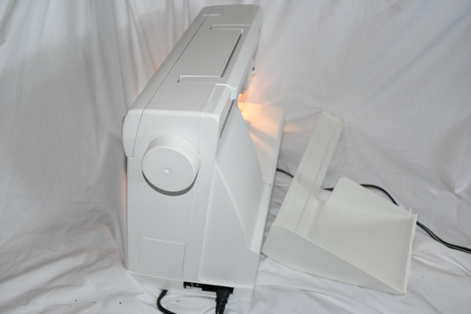 Husqvarna Viking Lily 545 Sewing Embroidery MachineNo Pedal powers on