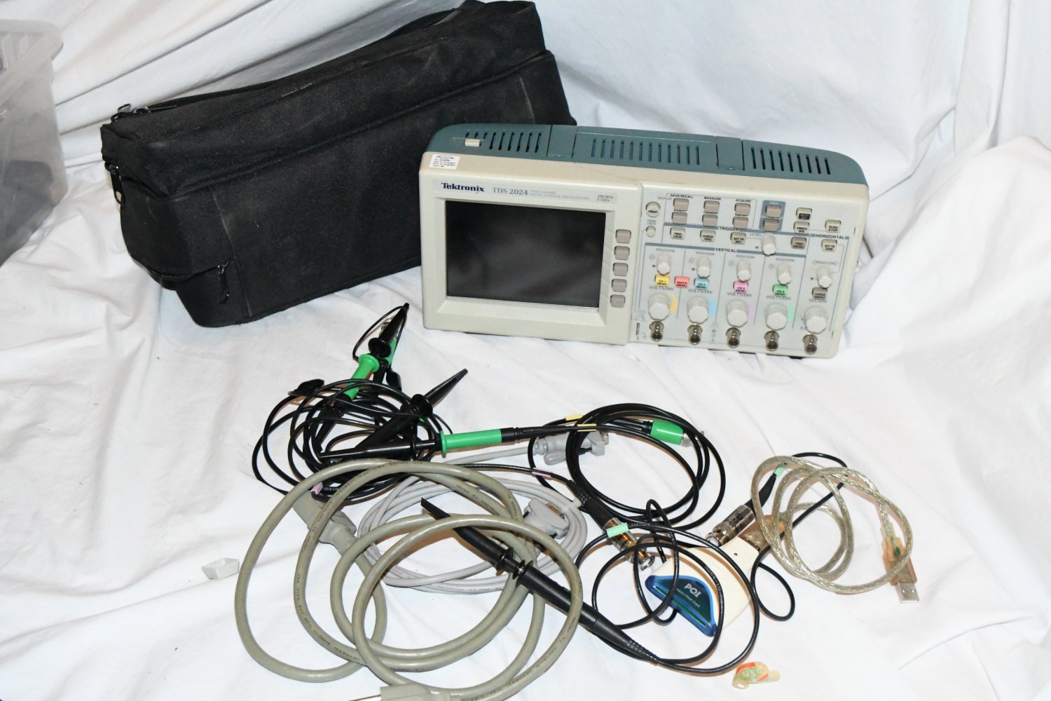 Tektronix 200MHz TDS2024 4Ch Oscilloscope w probes for FIX AS IS 9/22