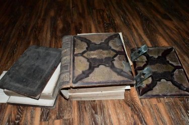 The Holy Bible 1889 Parallel Columns Pictorial Concordance FOR RESTORE AS IS