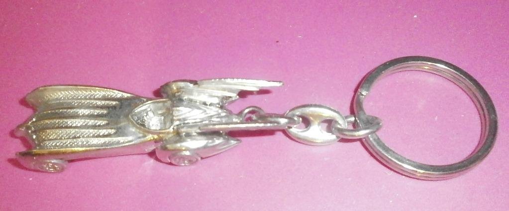 Vintage 1998 DC Comics Batmobile Batman Metal Keyring (solid alloy) keychain