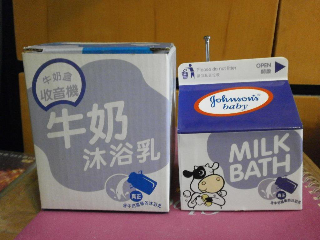 Johnson's Baby Milk Bath radio w/box