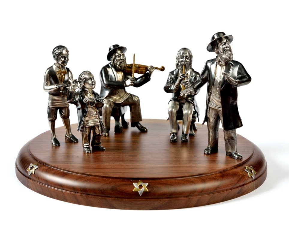 Silver statue figurine "Badhan's Performance"